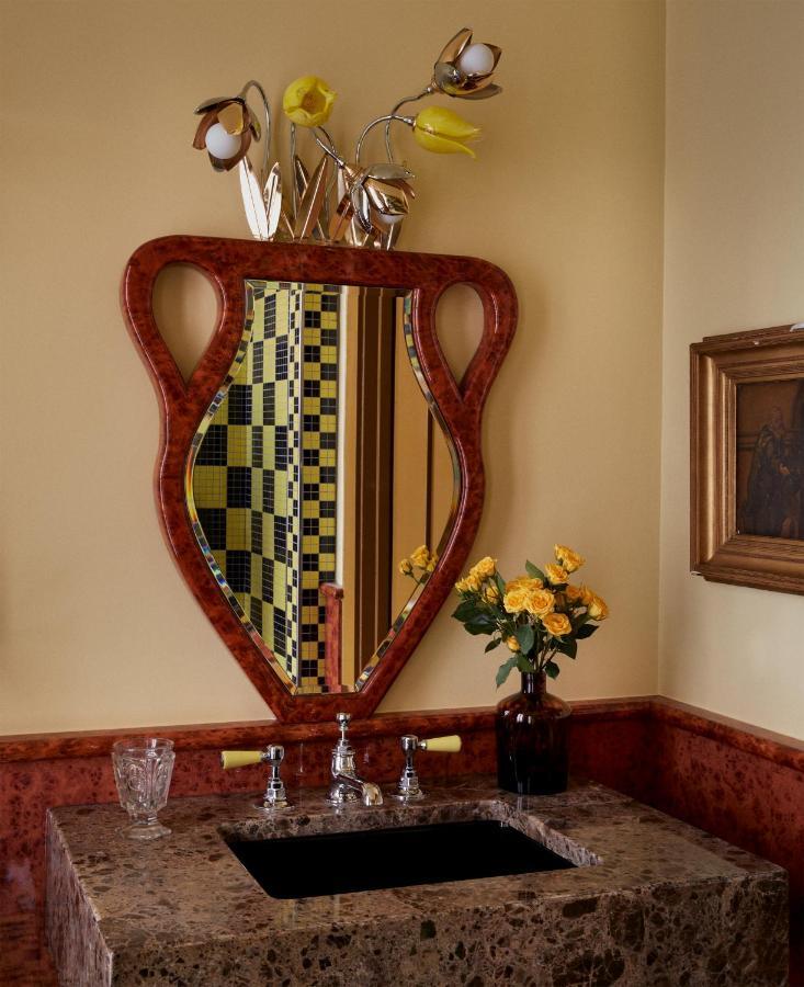 Ulysses, An Ash Hotel Baltimore Luaran gambar